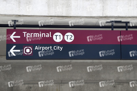 Rundgang durch den öffentlichen Bereich des Terminals 1 auf dem Flughafen Berlin Brandenburg