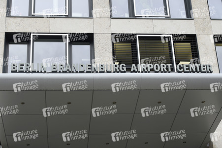 Rundgang durch den öffentlichen Bereich des Terminals 1 auf dem Flughafen Berlin Brandenburg