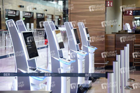 Rundgang durch den öffentlichen Bereich des Terminals 1 auf dem Flughafen Berlin Brandenburg