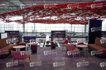 Rundgang durch den öffentlichen Bereich des Terminals 1 auf dem Flughafen Berlin Brandenburg