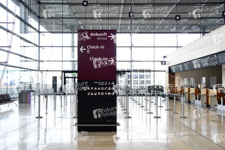 Rundgang durch den öffentlichen Bereich des Terminals 1 auf dem Flughafen Berlin Brandenburg