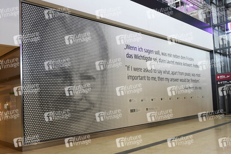 Rundgang durch den öffentlichen Bereich des Terminals 1 auf dem Flughafen Berlin Brandenburg