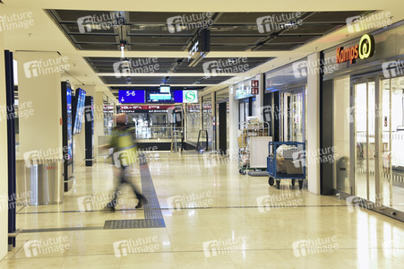 Rundgang durch den öffentlichen Bereich des Terminals 1 auf dem Flughafen Berlin Brandenburg
