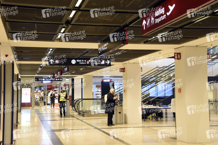 Rundgang durch den öffentlichen Bereich des Terminals 1 auf dem Flughafen Berlin Brandenburg