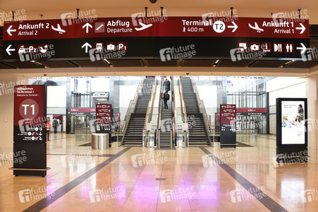 Rundgang durch den öffentlichen Bereich des Terminals 1 auf dem Flughafen Berlin Brandenburg