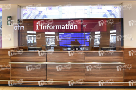 Rundgang durch den öffentlichen Bereich des Terminals 1 auf dem Flughafen Berlin Brandenburg