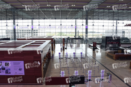 Rundgang durch den öffentlichen Bereich des Terminals 1 auf dem Flughafen Berlin Brandenburg