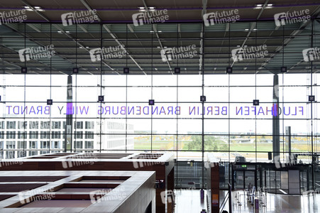 Rundgang durch den öffentlichen Bereich des Terminals 1 auf dem Flughafen Berlin Brandenburg