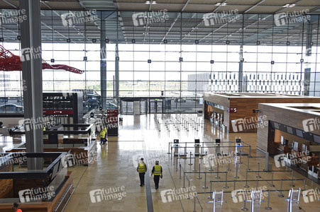 Rundgang durch den öffentlichen Bereich des Terminals 1 auf dem Flughafen Berlin Brandenburg
