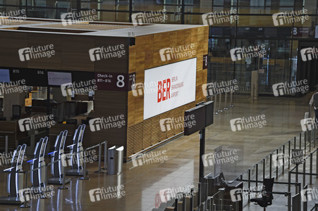 Rundgang durch den öffentlichen Bereich des Terminals 1 auf dem Flughafen Berlin Brandenburg