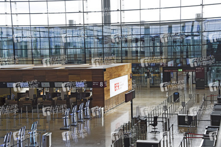 Rundgang durch den öffentlichen Bereich des Terminals 1 auf dem Flughafen Berlin Brandenburg