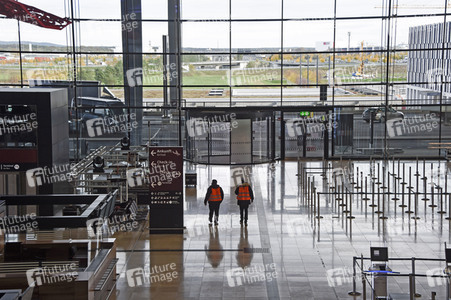 Rundgang durch den öffentlichen Bereich des Terminals 1 auf dem Flughafen Berlin Brandenburg