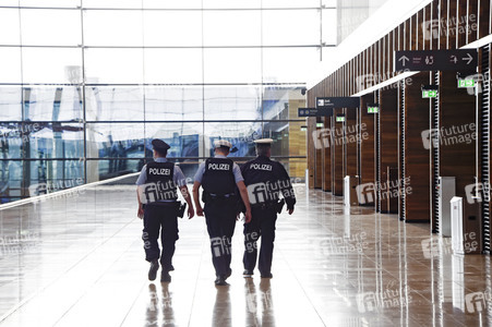 Rundgang durch den öffentlichen Bereich des Terminals 1 auf dem Flughafen Berlin Brandenburg