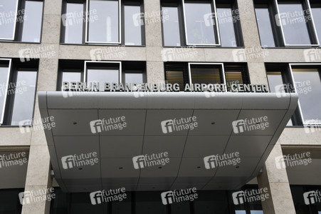 Rundgang durch den öffentlichen Bereich des Terminals 1 auf dem Flughafen Berlin Brandenburg