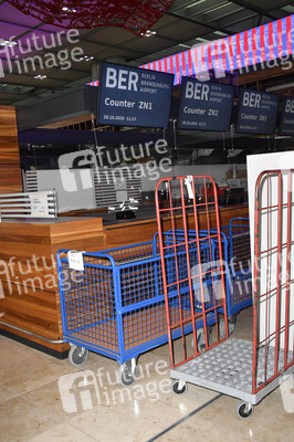 Rundgang durch den öffentlichen Bereich des Terminals 1 auf dem Flughafen Berlin Brandenburg