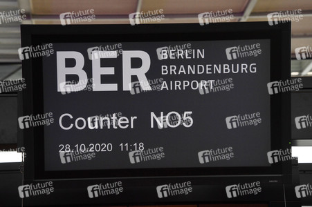 Rundgang durch den öffentlichen Bereich des Terminals 1 auf dem Flughafen Berlin Brandenburg