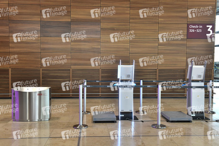 Rundgang durch den öffentlichen Bereich des Terminals 1 auf dem Flughafen Berlin Brandenburg