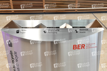 Rundgang durch den öffentlichen Bereich des Terminals 1 auf dem Flughafen Berlin Brandenburg