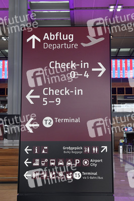 Rundgang durch den öffentlichen Bereich des Terminals 1 auf dem Flughafen Berlin Brandenburg