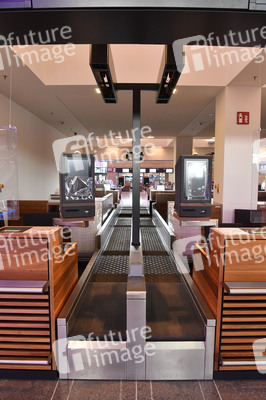 Rundgang durch den öffentlichen Bereich des Terminals 1 auf dem Flughafen Berlin Brandenburg