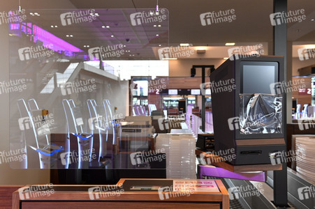 Rundgang durch den öffentlichen Bereich des Terminals 1 auf dem Flughafen Berlin Brandenburg