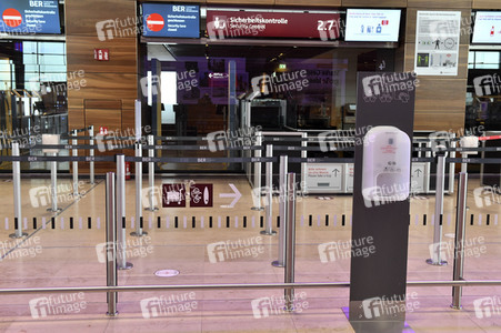 Rundgang durch den öffentlichen Bereich des Terminals 1 auf dem Flughafen Berlin Brandenburg