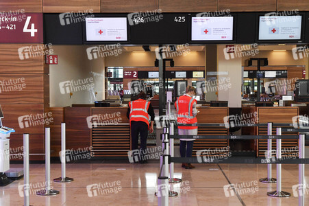 Rundgang durch den öffentlichen Bereich des Terminals 1 auf dem Flughafen Berlin Brandenburg