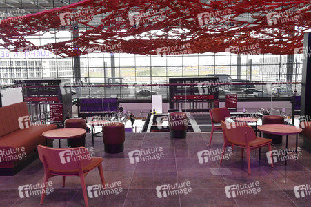 Rundgang durch den öffentlichen Bereich des Terminals 1 auf dem Flughafen Berlin Brandenburg