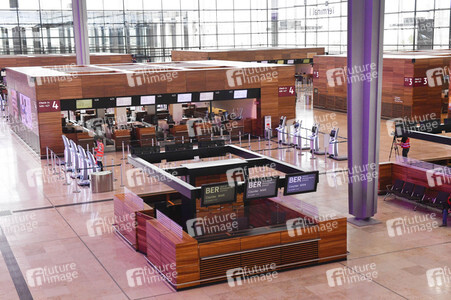 Rundgang durch den öffentlichen Bereich des Terminals 1 auf dem Flughafen Berlin Brandenburg