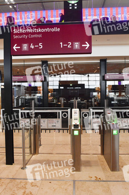 Rundgang durch den öffentlichen Bereich des Terminals 1 auf dem Flughafen Berlin Brandenburg