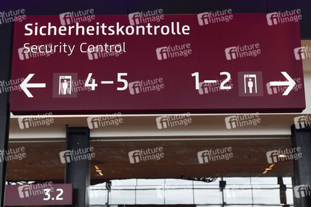 Rundgang durch den öffentlichen Bereich des Terminals 1 auf dem Flughafen Berlin Brandenburg