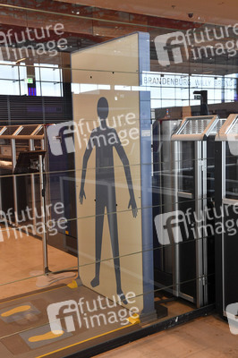 Rundgang durch den öffentlichen Bereich des Terminals 1 auf dem Flughafen Berlin Brandenburg