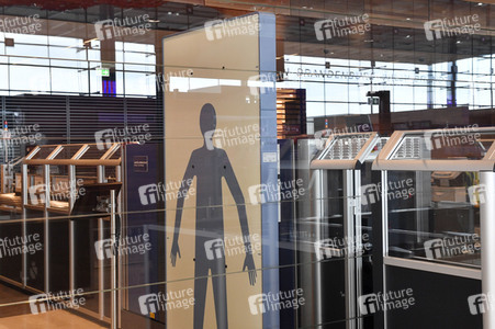 Rundgang durch den öffentlichen Bereich des Terminals 1 auf dem Flughafen Berlin Brandenburg