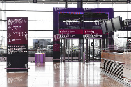 Rundgang durch den öffentlichen Bereich des Terminals 1 auf dem Flughafen Berlin Brandenburg