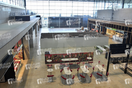 Rundgang durch den öffentlichen Bereich des Terminals 1 auf dem Flughafen Berlin Brandenburg