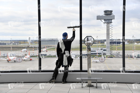 Rundgang durch den öffentlichen Bereich des Terminals 1 auf dem Flughafen Berlin Brandenburg