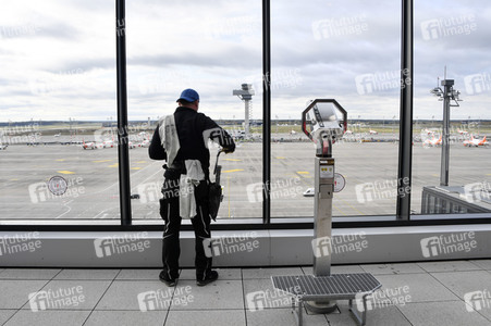 Rundgang durch den öffentlichen Bereich des Terminals 1 auf dem Flughafen Berlin Brandenburg