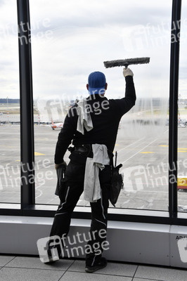 Rundgang durch den öffentlichen Bereich des Terminals 1 auf dem Flughafen Berlin Brandenburg