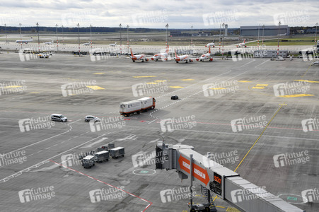 Rundgang durch den öffentlichen Bereich des Terminals 1 auf dem Flughafen Berlin Brandenburg
