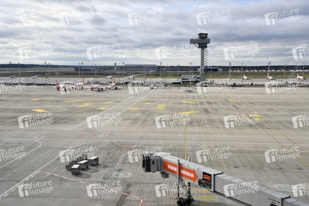 Rundgang durch den öffentlichen Bereich des Terminals 1 auf dem Flughafen Berlin Brandenburg