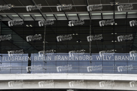 Rundgang durch den öffentlichen Bereich des Terminals 1 auf dem Flughafen Berlin Brandenburg