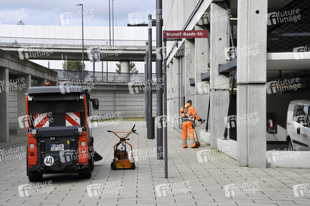 Rundgang durch den öffentlichen Bereich des Terminals 1 auf dem Flughafen Berlin Brandenburg