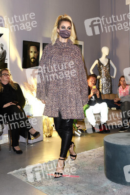 Anna von Griesheim & Anja Gockel Fashion Show Winter 20/21 in Berlin