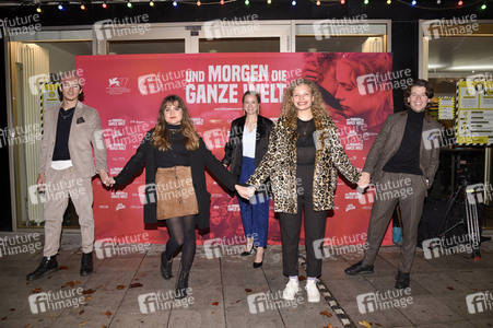 Preview 'Und morgen die ganze Welt' in München