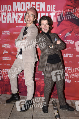 Preview 'Und morgen die ganze Welt' in München