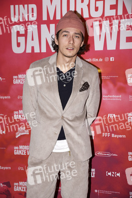 Preview 'Und morgen die ganze Welt' in München