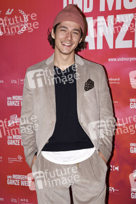 Preview 'Und morgen die ganze Welt' in München