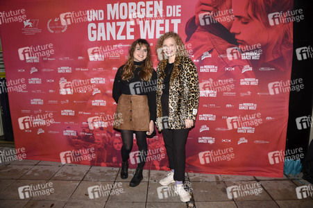 Preview 'Und morgen die ganze Welt' in München