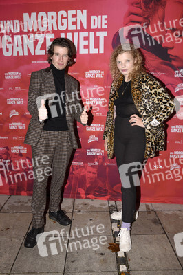 Preview 'Und morgen die ganze Welt' in München