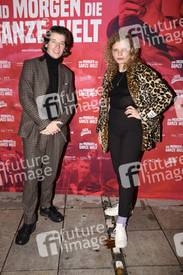 Preview 'Und morgen die ganze Welt' in München